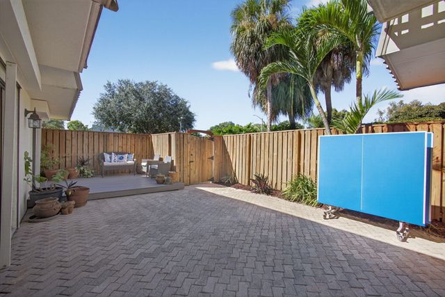 1700 Embassy Drive 103, West Palm Beach, FL 33401