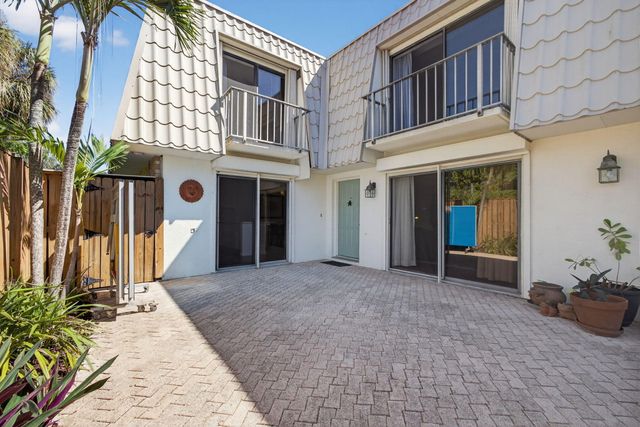 1700 Embassy Drive 103, West Palm Beach, FL 33401