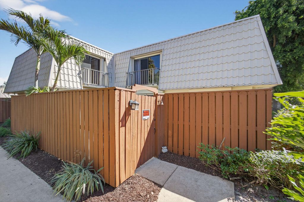 1700 Embassy Drive 103, West Palm Beach, FL 33401