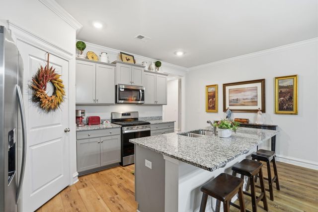 122 Oakwood Boulevard, Summerville, SC 29486