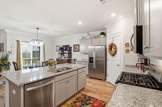 122 Oakwood Boulevard, Summerville, SC 29486