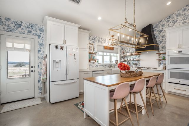 646 County Road 2121, Gainesville, TX 76240