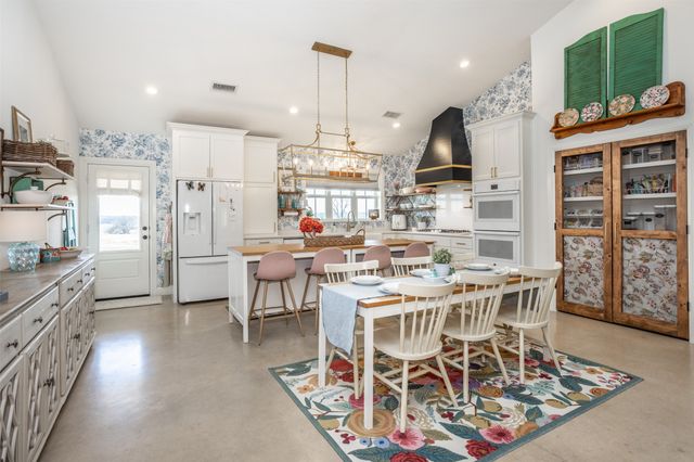 646 County Road 2121, Gainesville, TX 76240