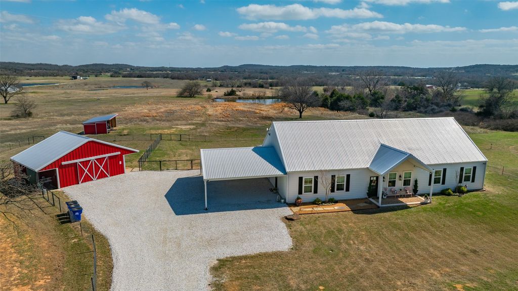 646 County Road 2121, Gainesville, TX 76240