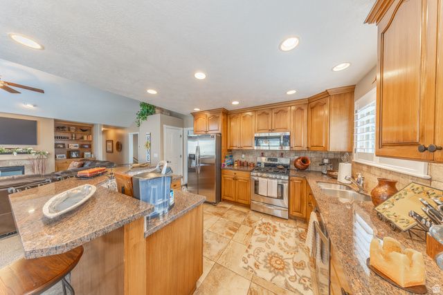 1129 E SANDERS RD, Sandy, UT 84094