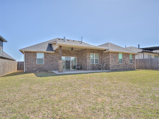 9305 Taggert Lane, Yukon, OK 73099