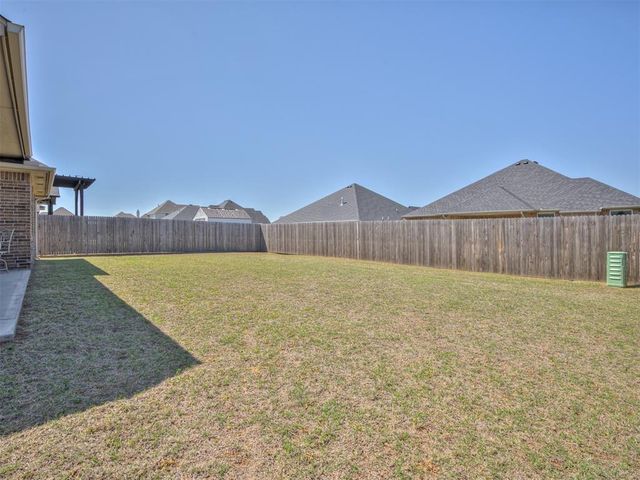 9305 Taggert Lane, Yukon, OK 73099