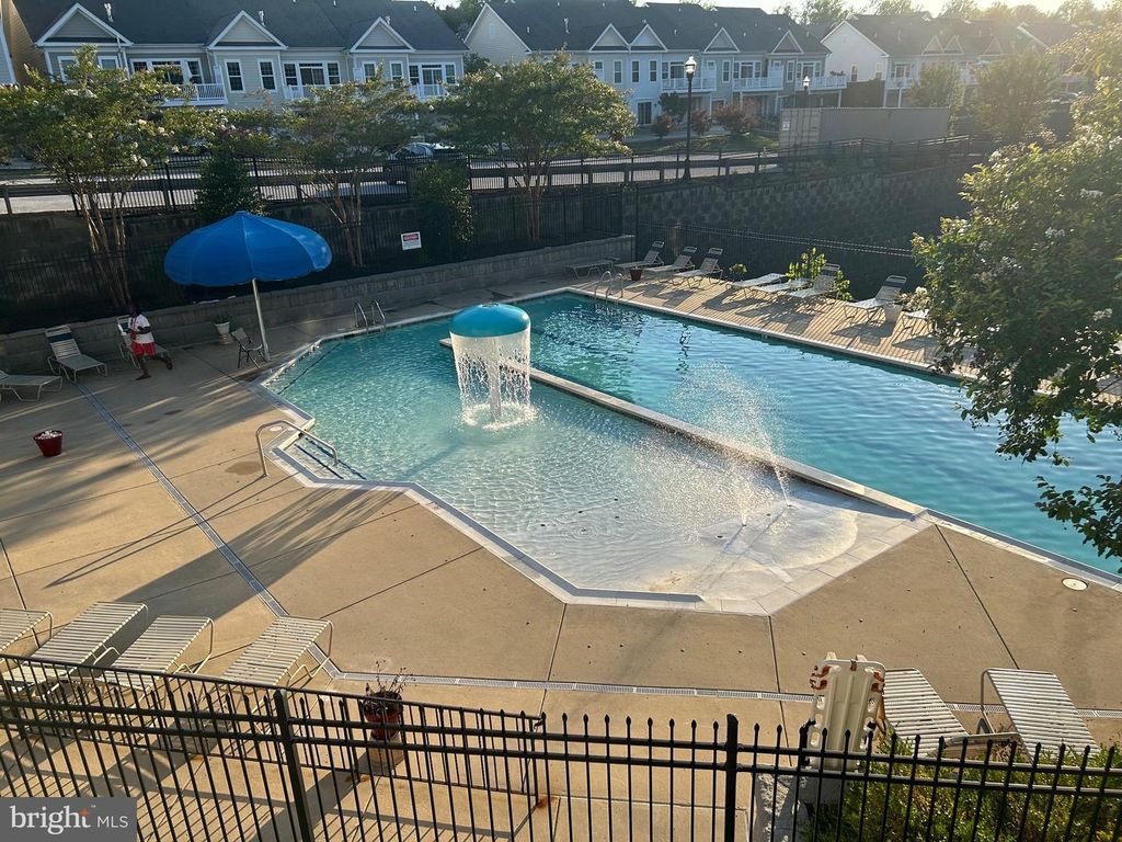 8 STEEPLECHASE DR, La Plata, MD 20646