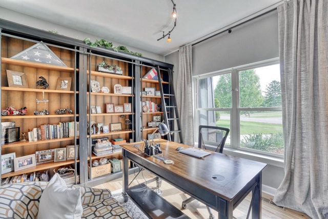 W347N5943 Lake DRIVE, Oconomowoc, WI 53066