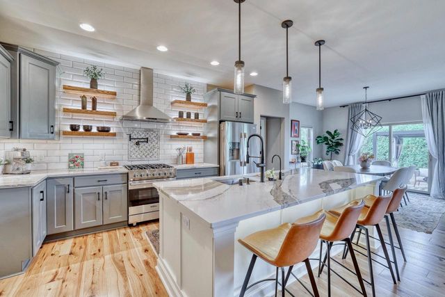 W347N5943 Lake DRIVE, Oconomowoc, WI 53066