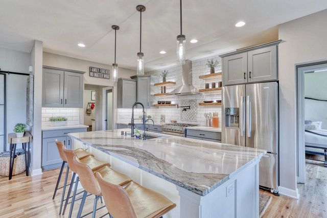 W347N5943 Lake DRIVE, Oconomowoc, WI 53066