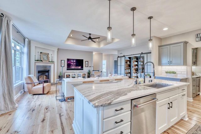 W347N5943 Lake DRIVE, Oconomowoc, WI 53066