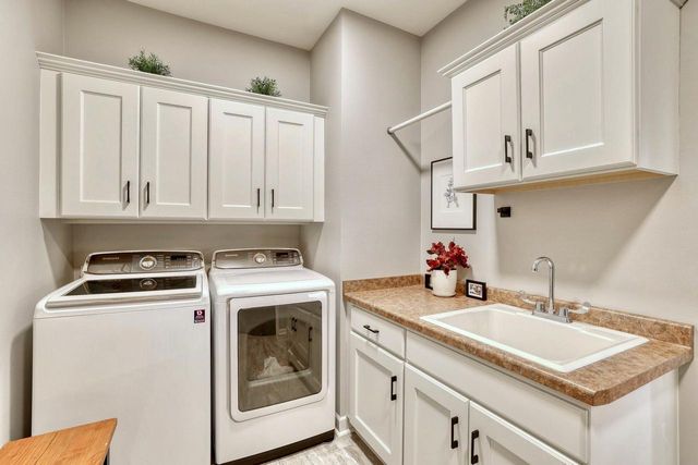 W347N5943 Lake DRIVE, Oconomowoc, WI 53066