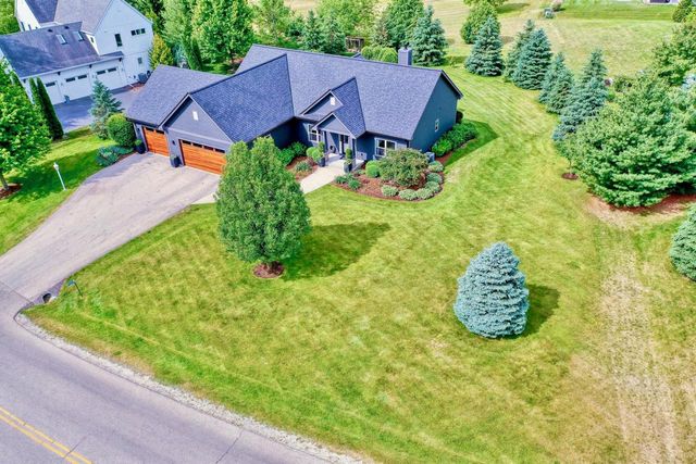 W347N5943 Lake DRIVE, Oconomowoc, WI 53066