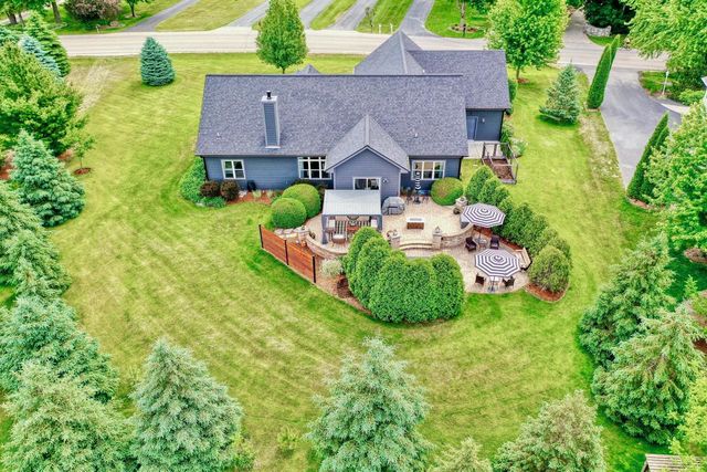 W347N5943 Lake DRIVE, Oconomowoc, WI 53066