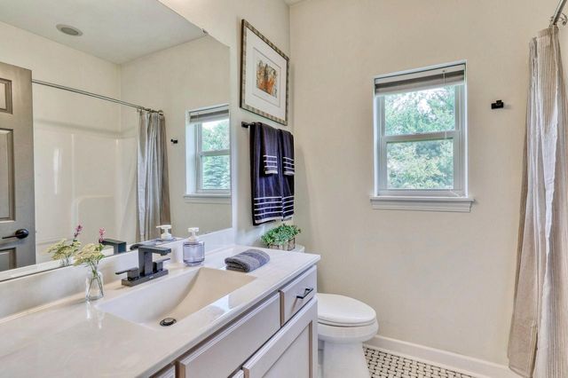 W347N5943 Lake DRIVE, Oconomowoc, WI 53066