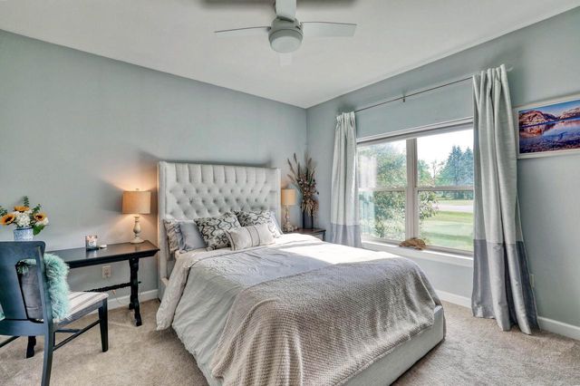 W347N5943 Lake DRIVE, Oconomowoc, WI 53066