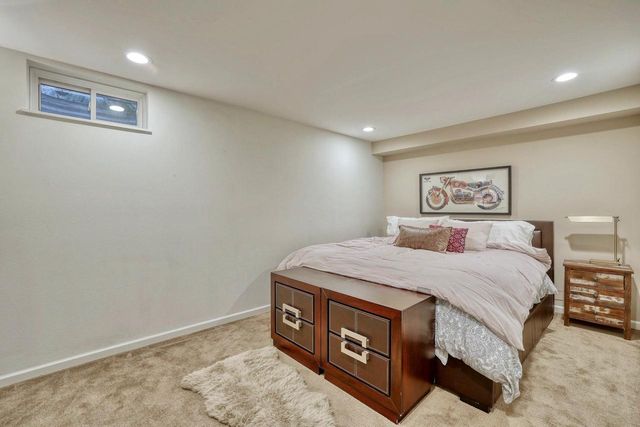 W347N5943 Lake DRIVE, Oconomowoc, WI 53066