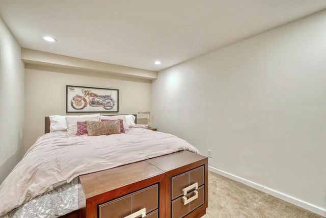 W347N5943 Lake DRIVE, Oconomowoc, WI 53066