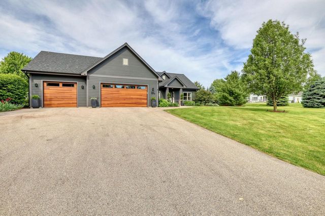 W347N5943 Lake DRIVE, Oconomowoc, WI 53066