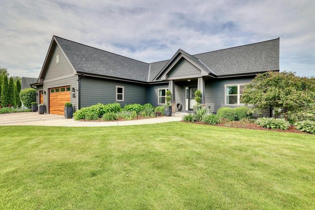W347N5943 Lake DRIVE, Oconomowoc, WI 53066