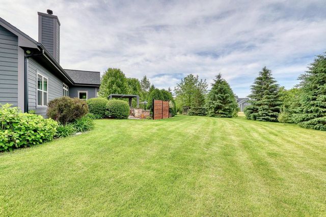 W347N5943 Lake DRIVE, Oconomowoc, WI 53066