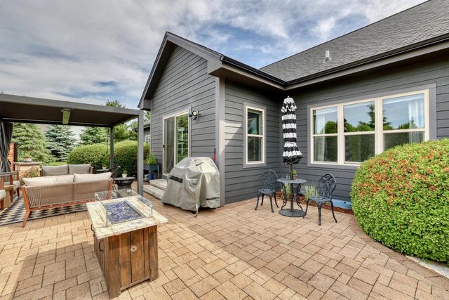 W347N5943 Lake DRIVE, Oconomowoc, WI 53066