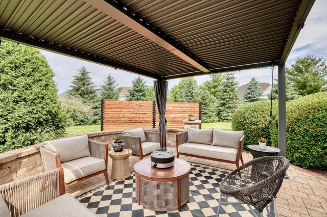 W347N5943 Lake DRIVE, Oconomowoc, WI 53066