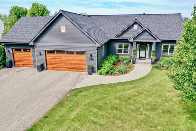 W347N5943 Lake DRIVE, Oconomowoc, WI 53066
