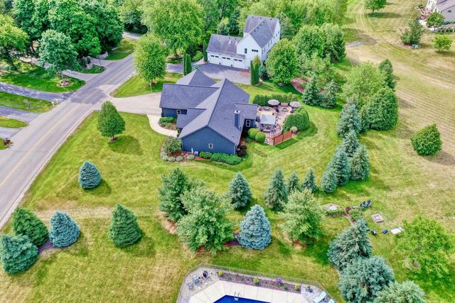 W347N5943 Lake DRIVE, Oconomowoc, WI 53066