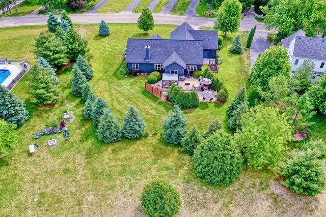 W347N5943 Lake DRIVE, Oconomowoc, WI 53066