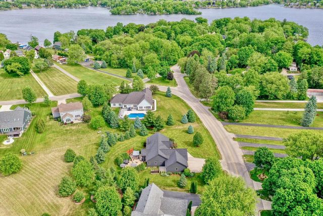 W347N5943 Lake DRIVE, Oconomowoc, WI 53066