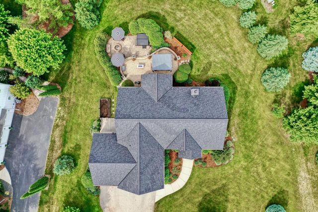 W347N5943 Lake DRIVE, Oconomowoc, WI 53066
