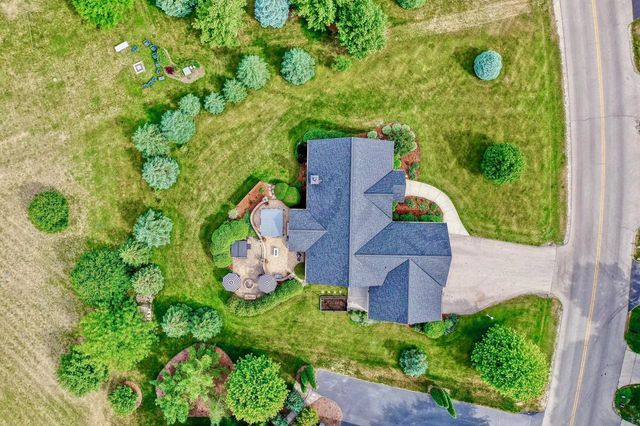 W347N5943 Lake DRIVE, Oconomowoc, WI 53066