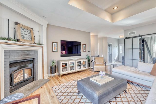 W347N5943 Lake DRIVE, Oconomowoc, WI 53066