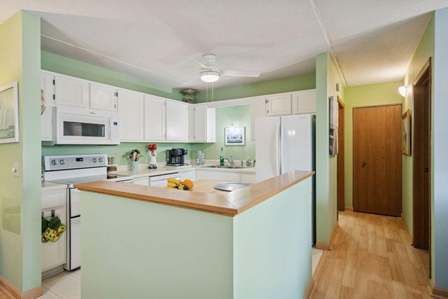 2601 Kenzie Terrace 330, Saint Anthony, MN 55418