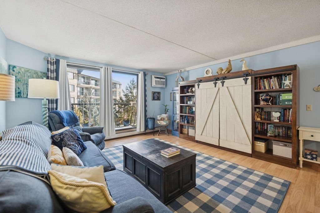 2601 Kenzie Terrace 330, Saint Anthony, MN 55418