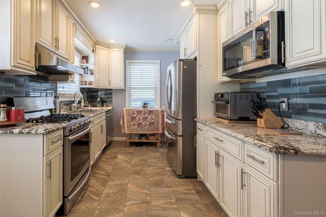 34 Pine Street, Hicksville, NY 11801