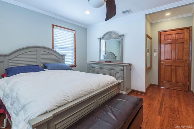 34 Pine Street, Hicksville, NY 11801