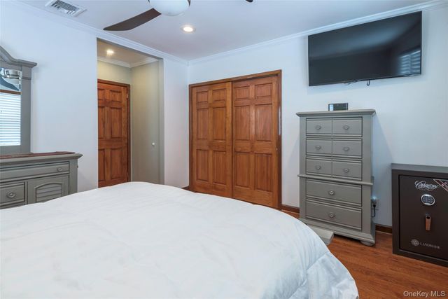 34 Pine Street, Hicksville, NY 11801