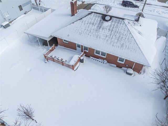 34 Pine Street, Hicksville, NY 11801