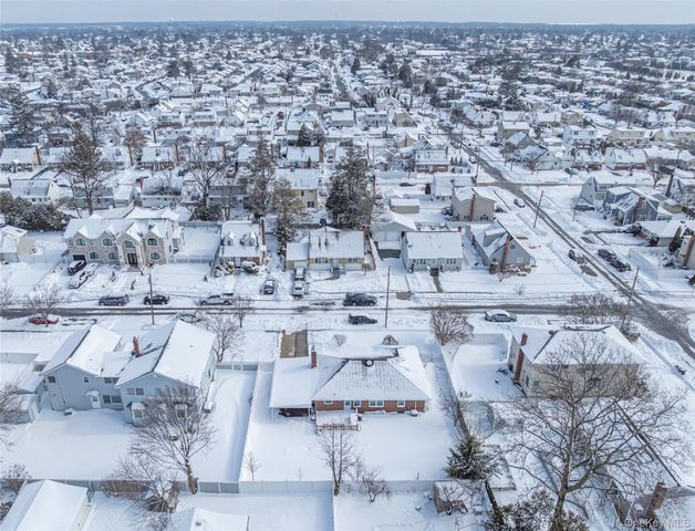 34 Pine Street, Hicksville, NY 11801