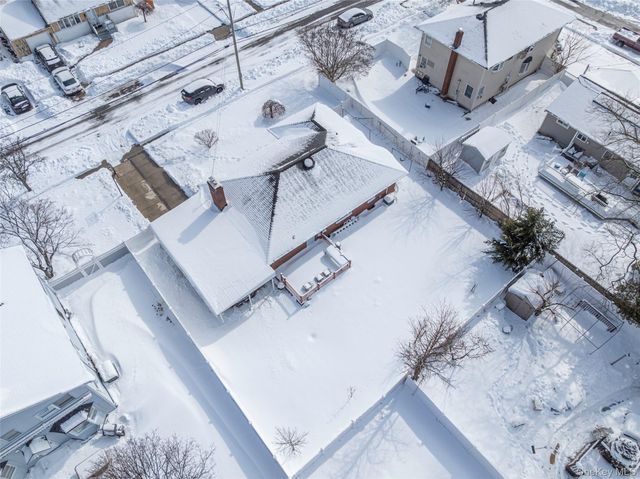 34 Pine Street, Hicksville, NY 11801