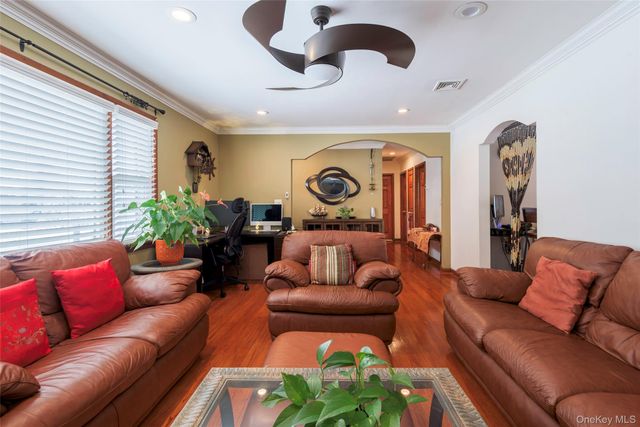 34 Pine Street, Hicksville, NY 11801