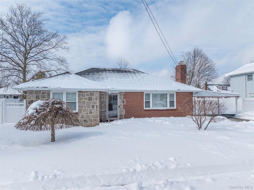 34 Pine Street, Hicksville, NY 11801