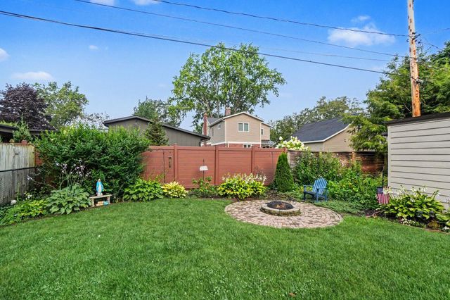 566 Lawndale Court, Holland, MI 49423