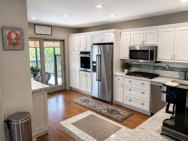 566 Lawndale Court, Holland, MI 49423