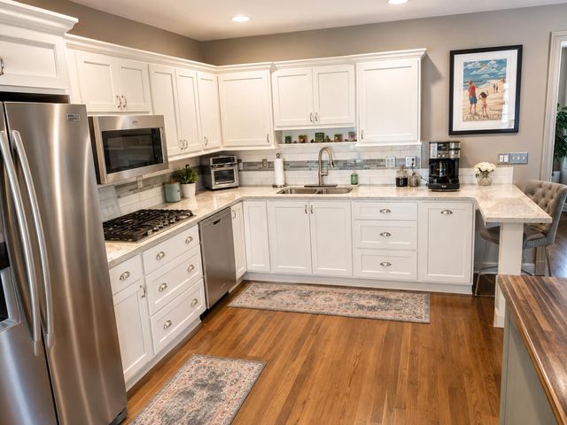566 Lawndale Court, Holland, MI 49423