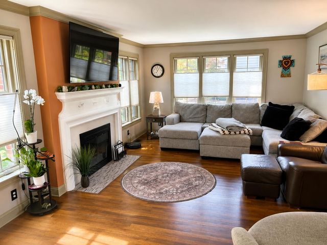 566 Lawndale Court, Holland, MI 49423