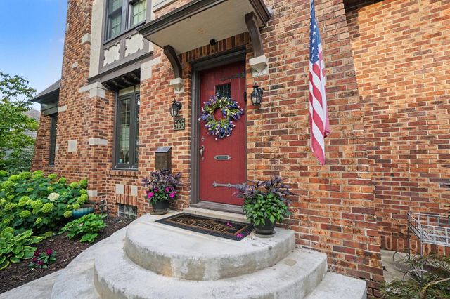 566 Lawndale Court, Holland, MI 49423
